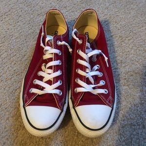Converse size 7 men/ 9 women Maroon